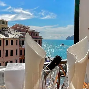 Piazza Grande Sea View Apartment