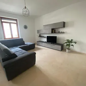  Apartment Elegante In Centro Italy
